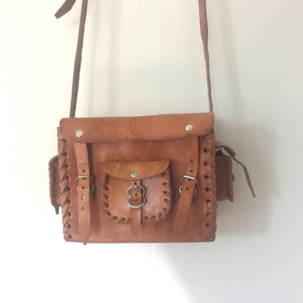 Vintage handmade leather satchel 🌻